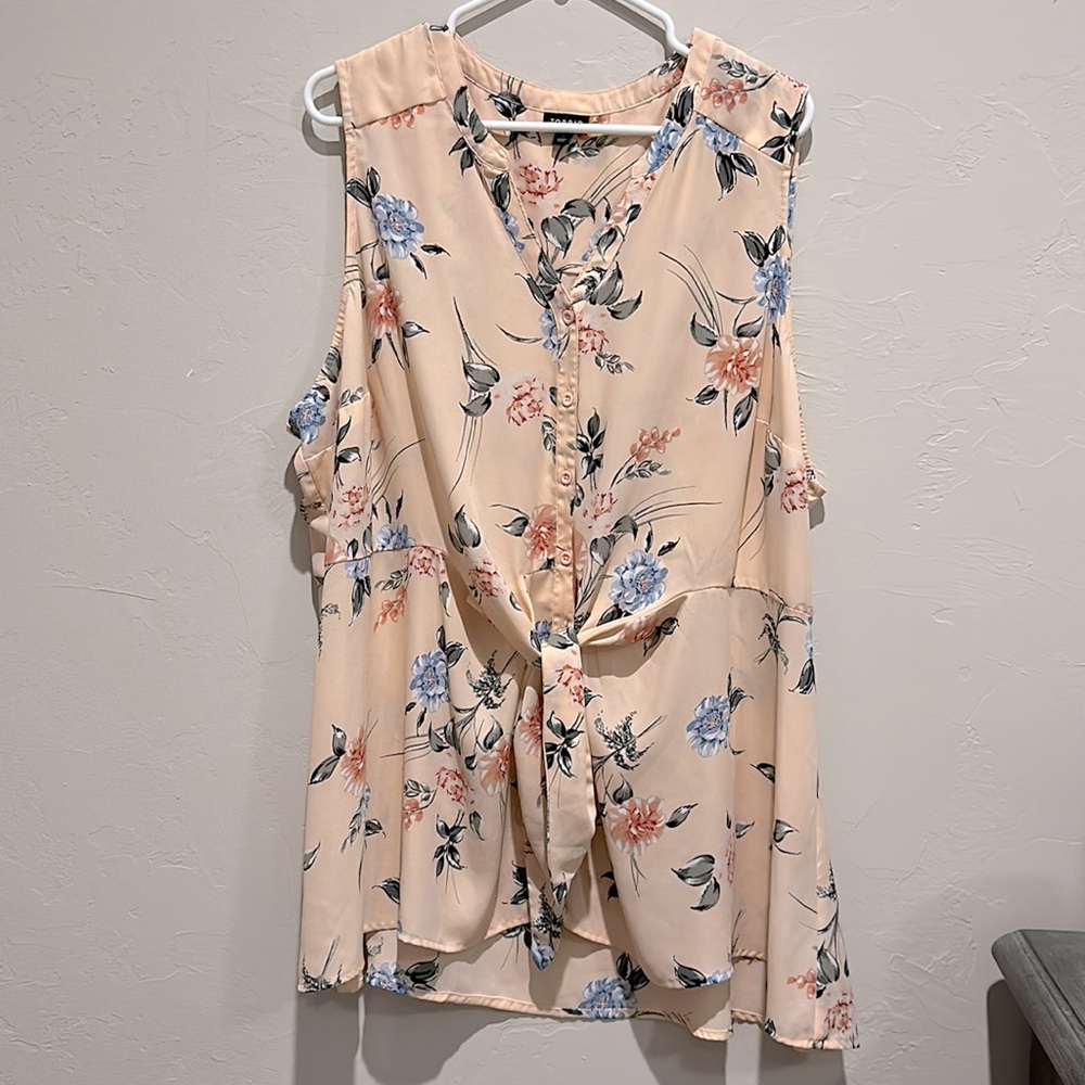 Torrid Peach floral button front sleeveless tie top size 3